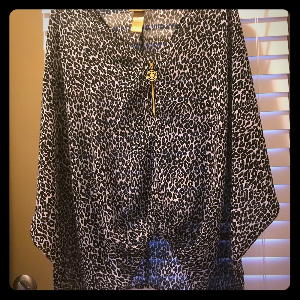 Gorgeous black and white dressy blouse